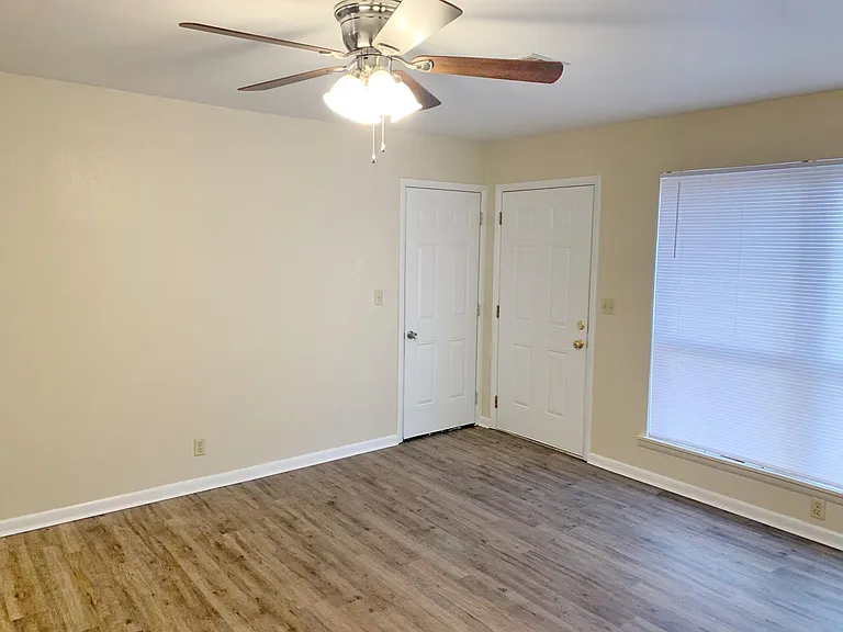 1146 E Alice St — Photo 5