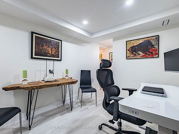 4th image of 1270 Gainsborough Dr #1