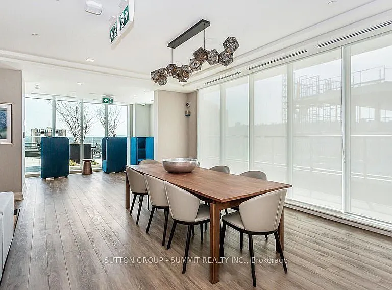 212 King William St #721 — Photo 18
