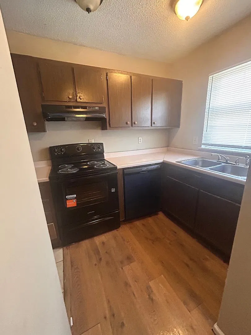 3009 Fairview - B — Photo 2