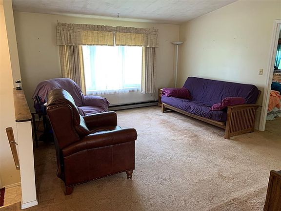 3rd image of 40 Gail Dr