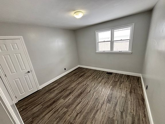 3rd image of 140 Byron Ave #4