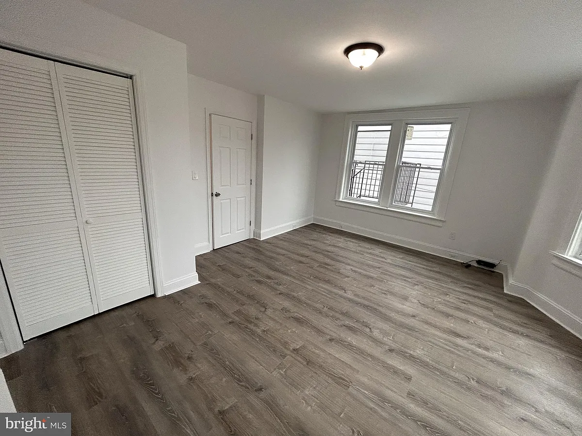 Building Photo - 1067 S Clinton Ave #2