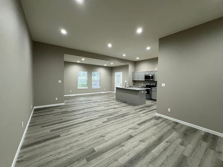 2210 Regan Cir — Photo 3
