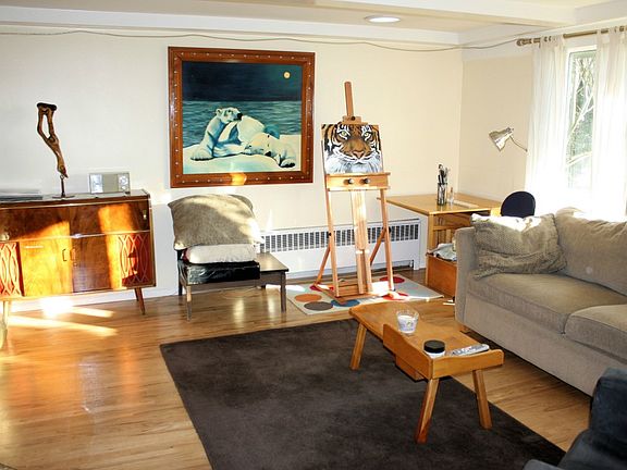 5th image of 2722 Alderwood Ave