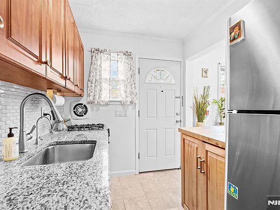 4th image of 1292B Teaneck Rd