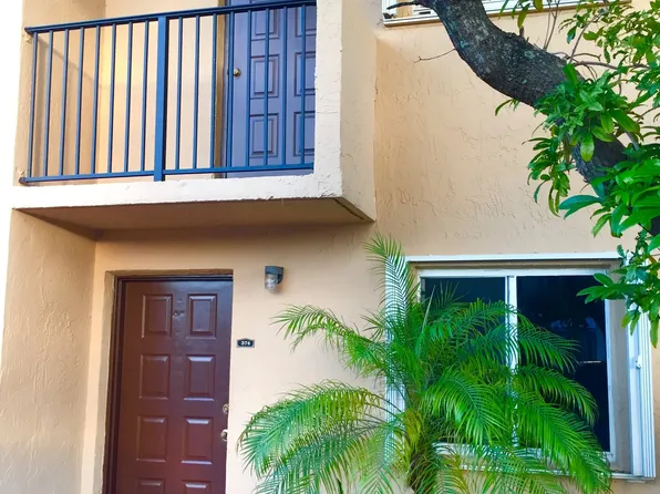 541 NW 82nd Ct APT 374, Miami, FL 33126