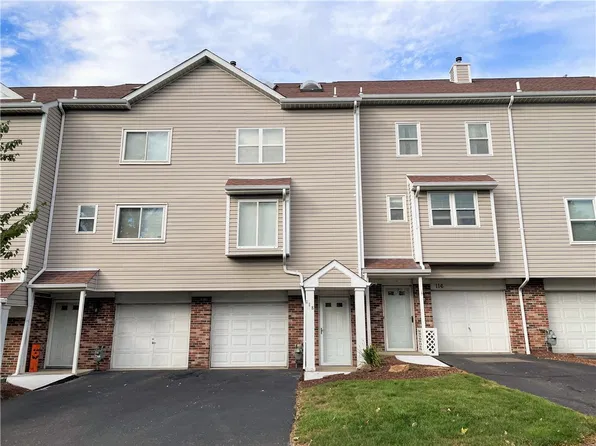 118 Old Village Ln, Bethel Park, PA 15102