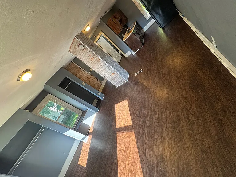 334 N Mantua St — Photo 3
