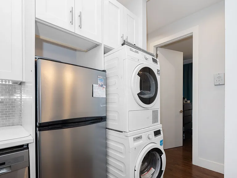 364 W 53rd St #2R — Photo 11