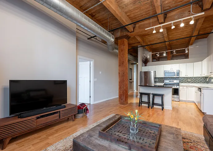1740 N Maplewood Ave — Photo 2