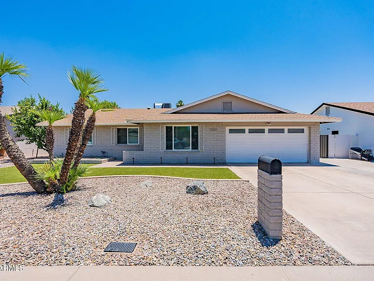 2033 E Harvard Dr — Photo 1