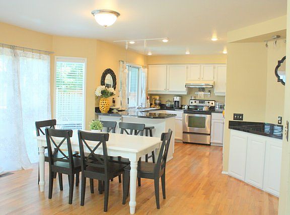 2nd image of 24216 SE 40th Pl