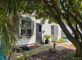 75 Silver Lake Ave, Edison, NJ 08817