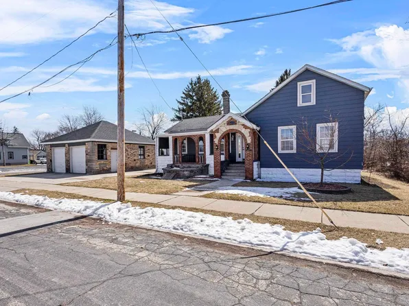 1827 Randolph Ave, New Holstein, WI 53061