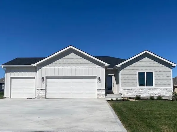 18810 Redbud Ln, Spring Hill, KS 66083