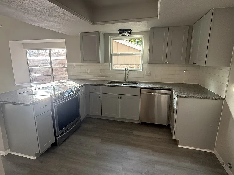 5009 Crestwood Dr — Photo 7