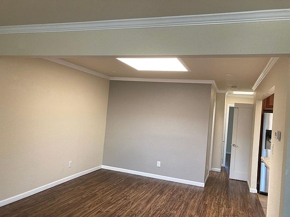 3rd image of 286 E Market St