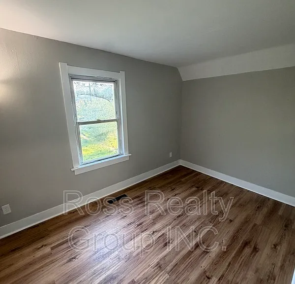 445 Hiett Ave — Photo 7
