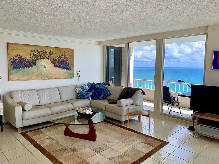 5540 N Ocean Dr #Penthouse A — Photo 2