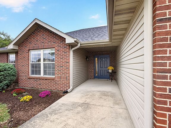 2nd image of 3904 Ladue Ct