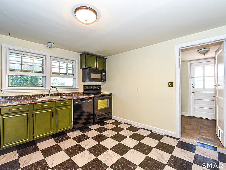 146 Warsaw St — Photo 6
