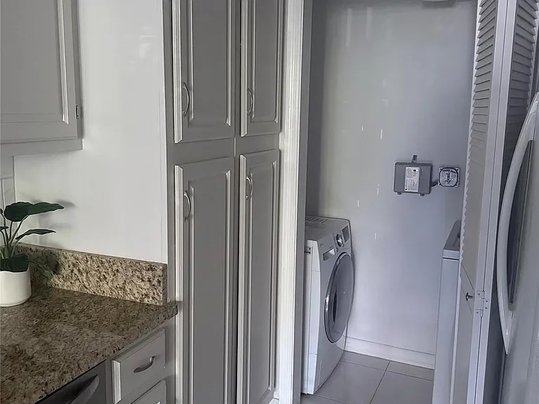 859 Jeffery St #1040 — Photo 6