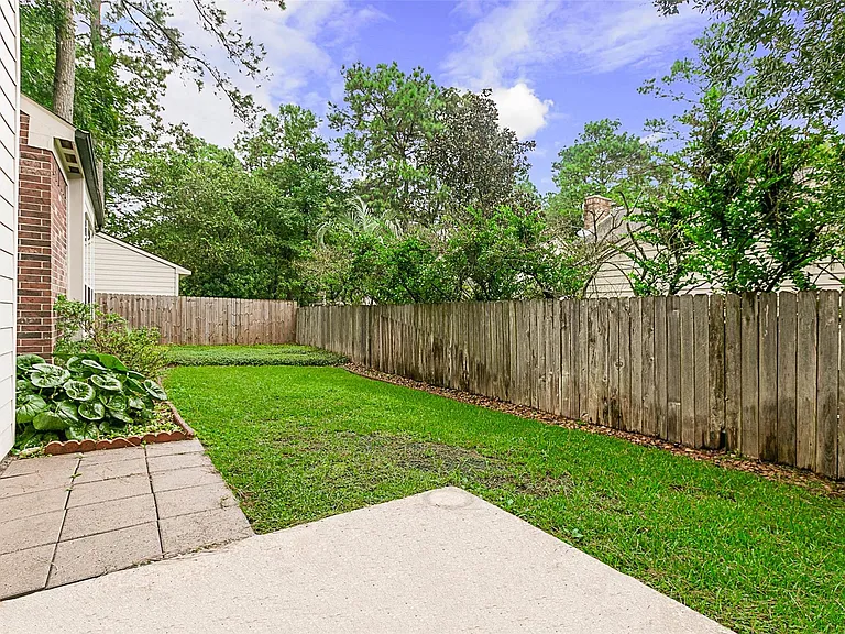8 Greentwig Pl — Photo 31