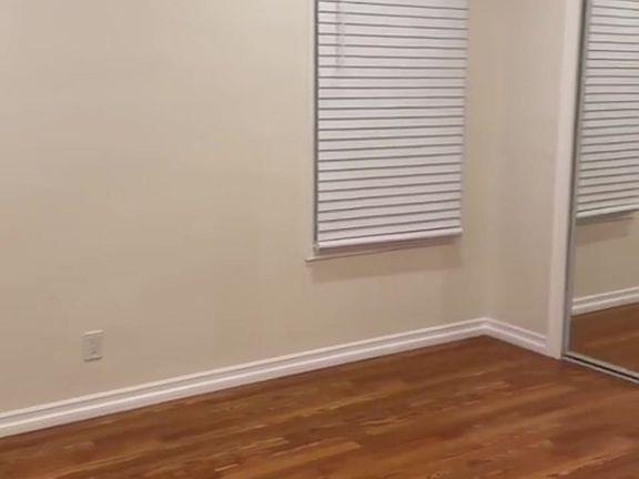 5th image of 618 W 111th Pl