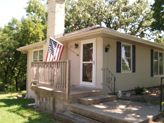 2nd image of 543 S Bluegrass Dr