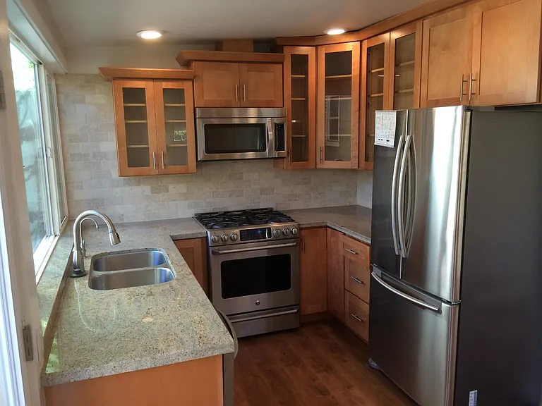736 1/2 E Yanonali St — Photo 15