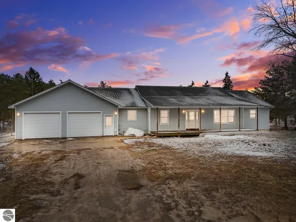 9201 W 16th Rd, Mesick, MI 49668