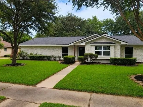 2301 Morning Dr, Baytown, TX 77520