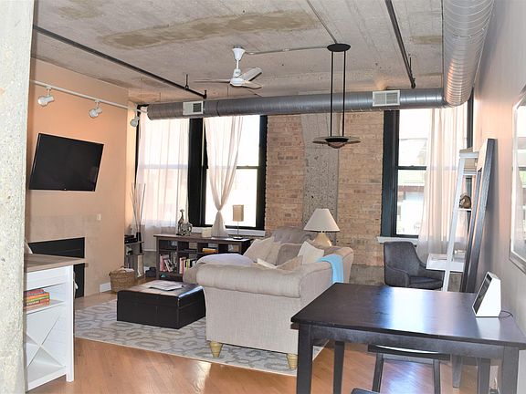 4th image of 411 W Ontario St APT 706