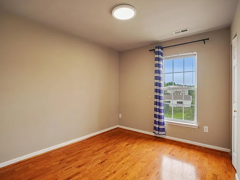 405 Joshua Ct — Photo 17