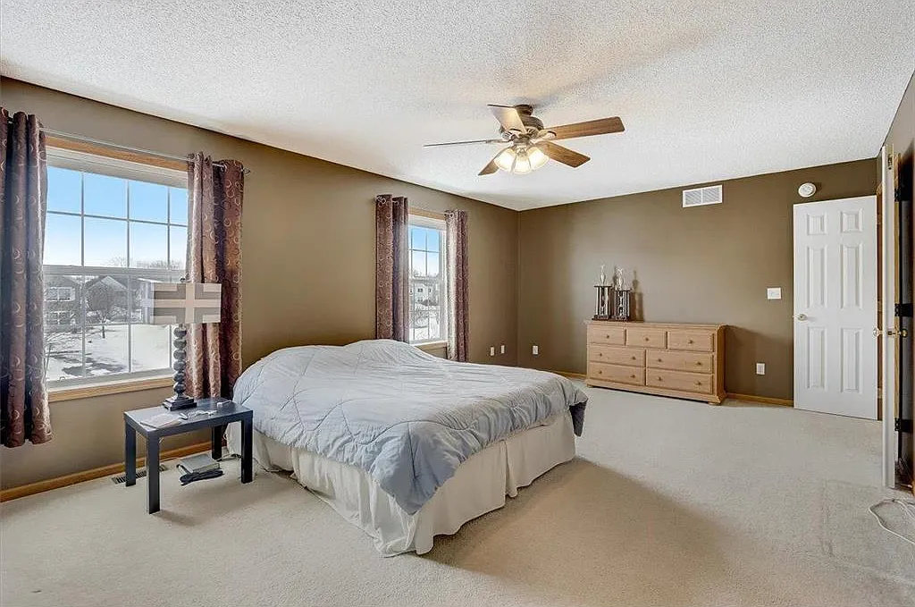 2 bed, 1.5 bath, 1632 sqft, $1,999 — Photo 4