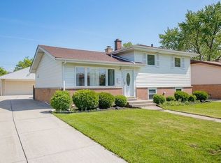 530 W Rose Ave, Addison, IL 60101