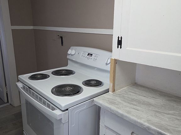 3rd image of 1127 Lapeer Ave #2