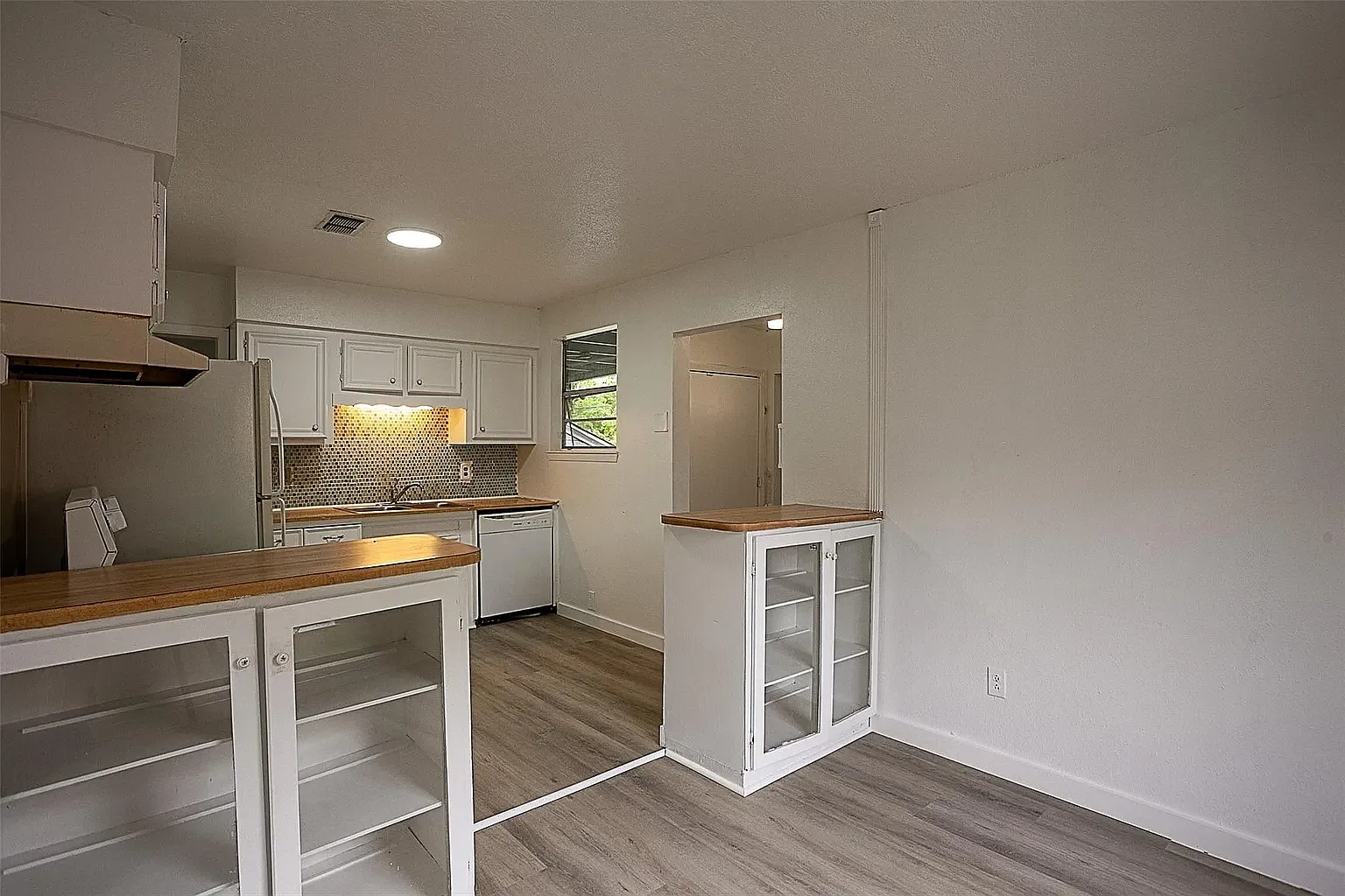 2 bed, 1128 sqft, $1,450 — Photo 2