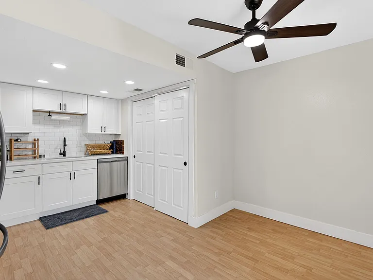 946 E Diamond Dr — Photo 3