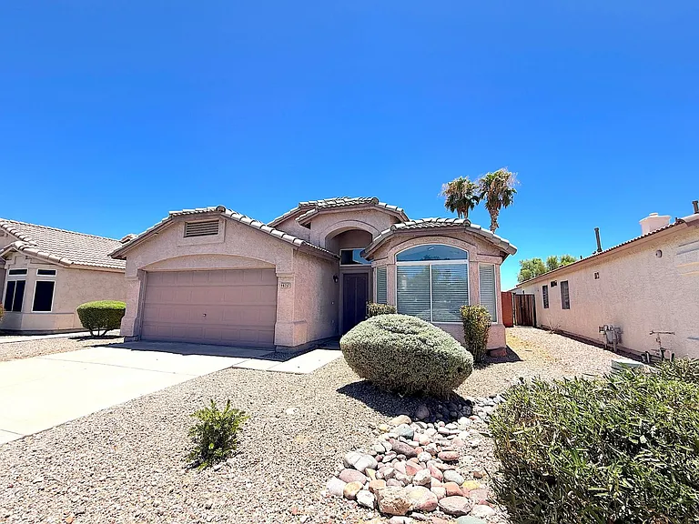 8757 E Avalon Dr — Photo 1