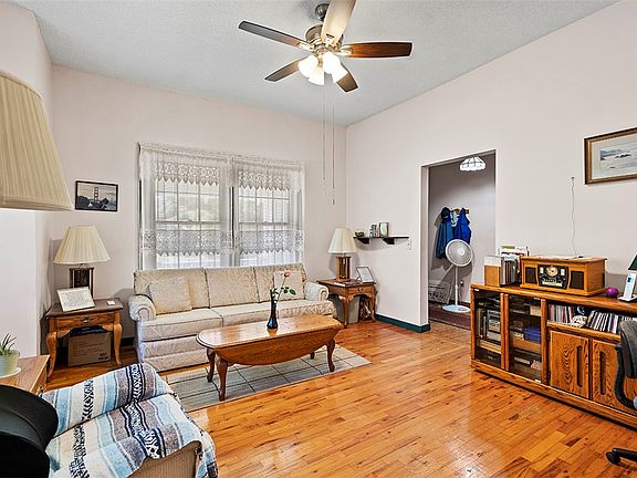 5th image of 200 Louisiana St