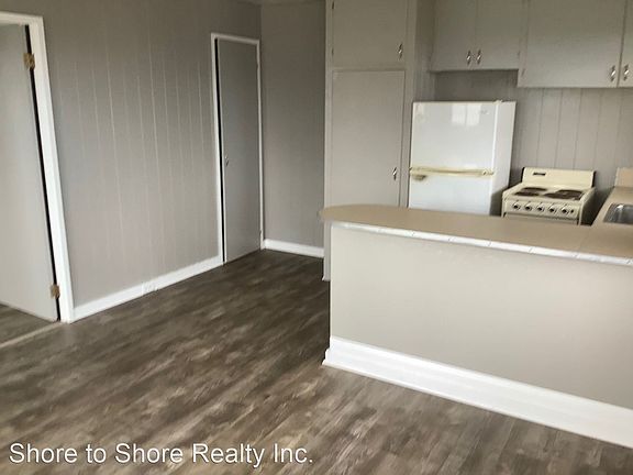 2nd image of 2160 W Vineyard St #7