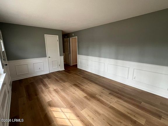 4th image of 905 Belleview Circle W