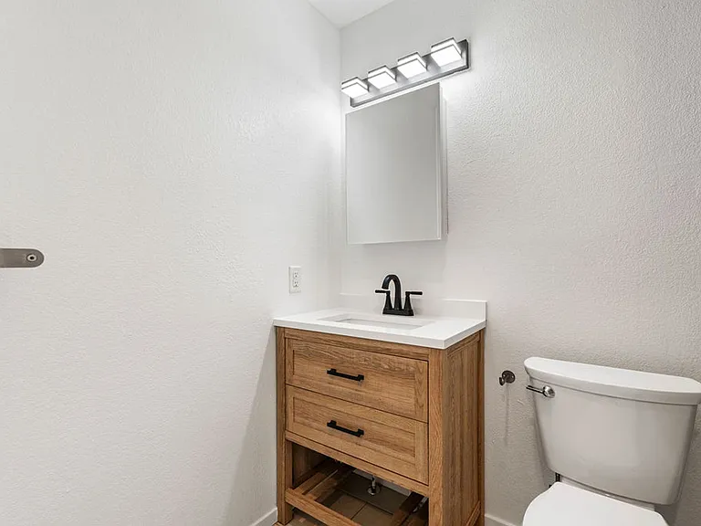 521 Sinclair St — Photo 9