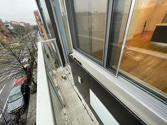 4th image of 806 Bergen St #2G