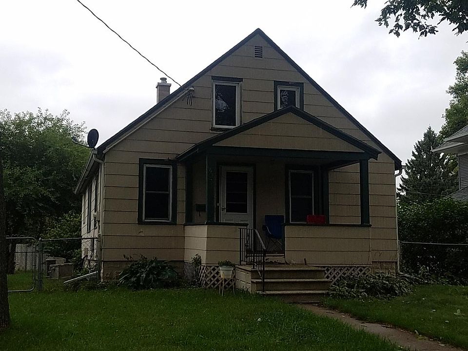 1st image of 407 11th Ave NE