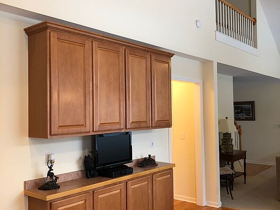 3rd image of 8400 Vermillion Cir