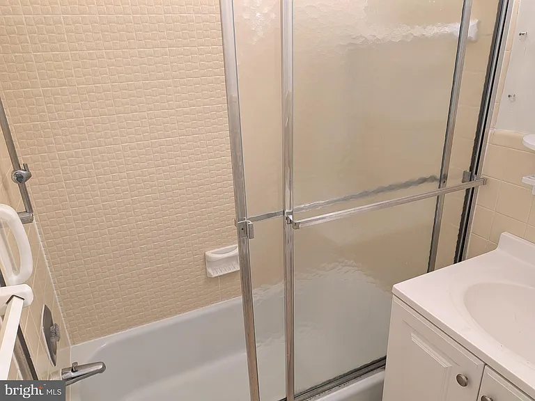 10401 Grosvenor Pl #310 — Photo 20