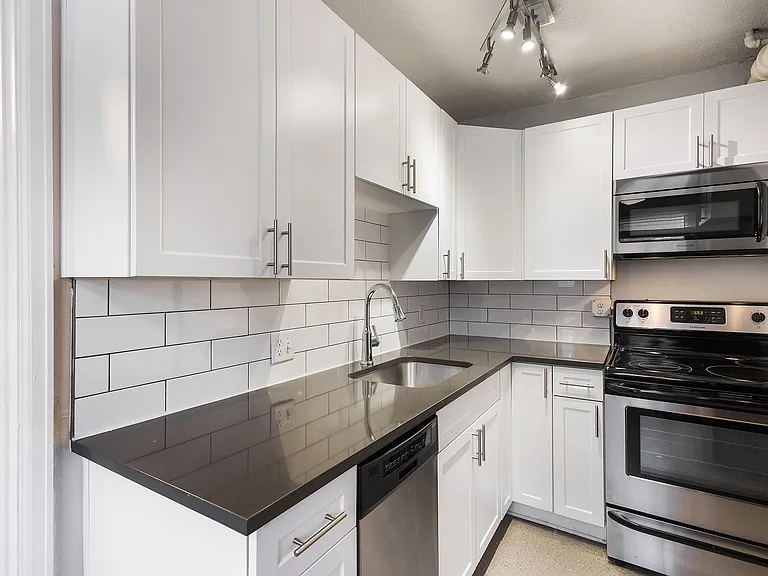 1020 Lincoln St — Photo 24